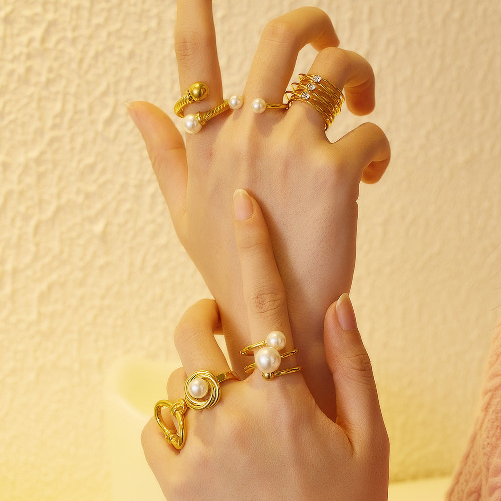 Fleur Curve Pearl Earring