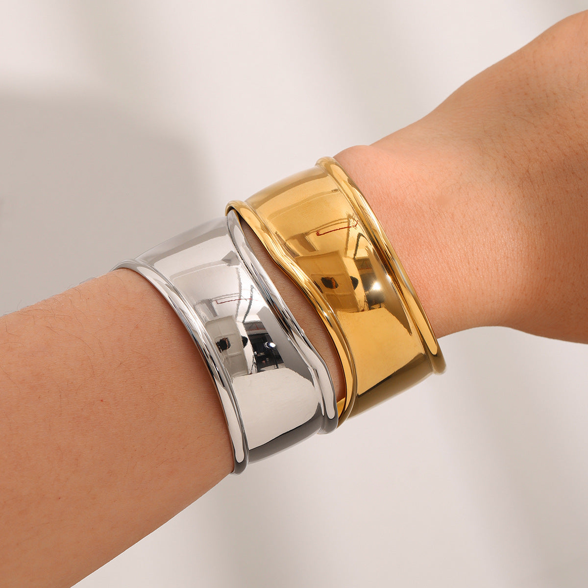 Lune Open Cuff
