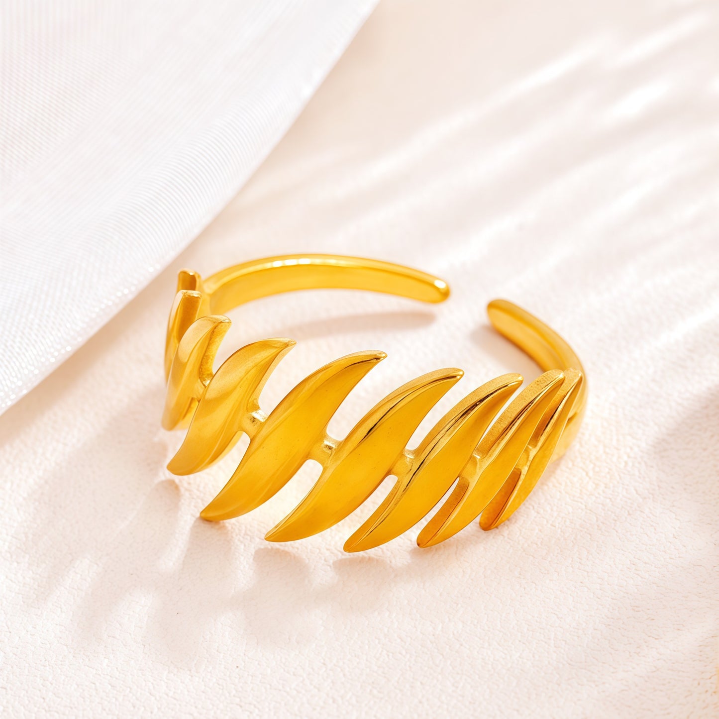 Lune Wave Ring