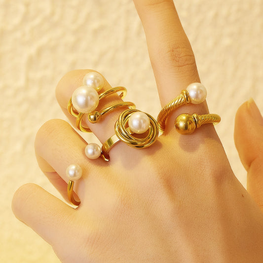 Fleur Curve Pearl Earring