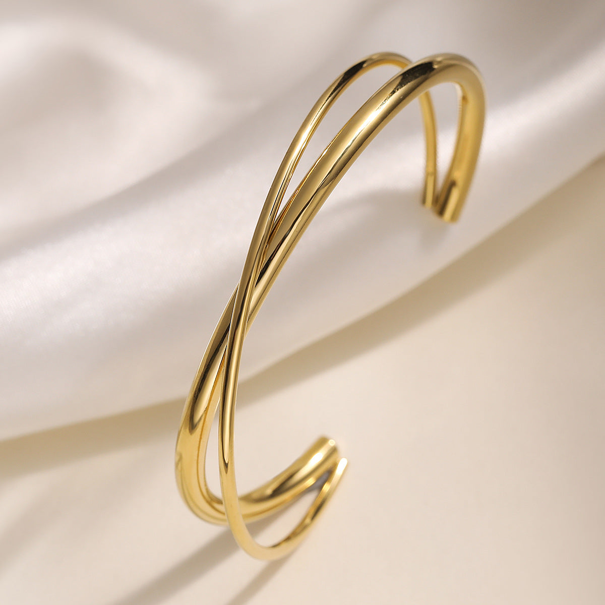 Élan Slim Cross Bracelet