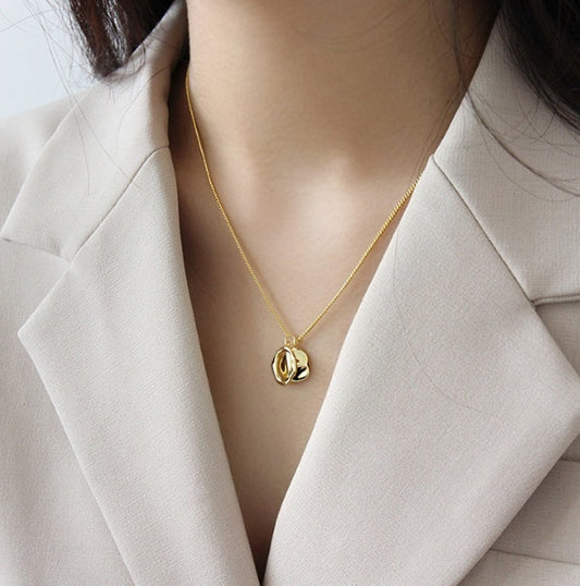 Élan Pendent Necklace