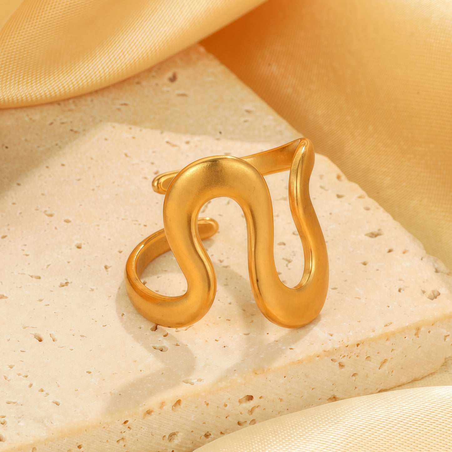 Lune Wave Ring