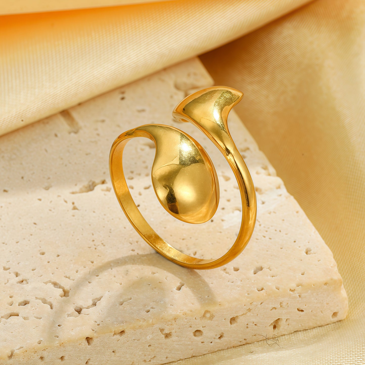 Lune Wave Ring