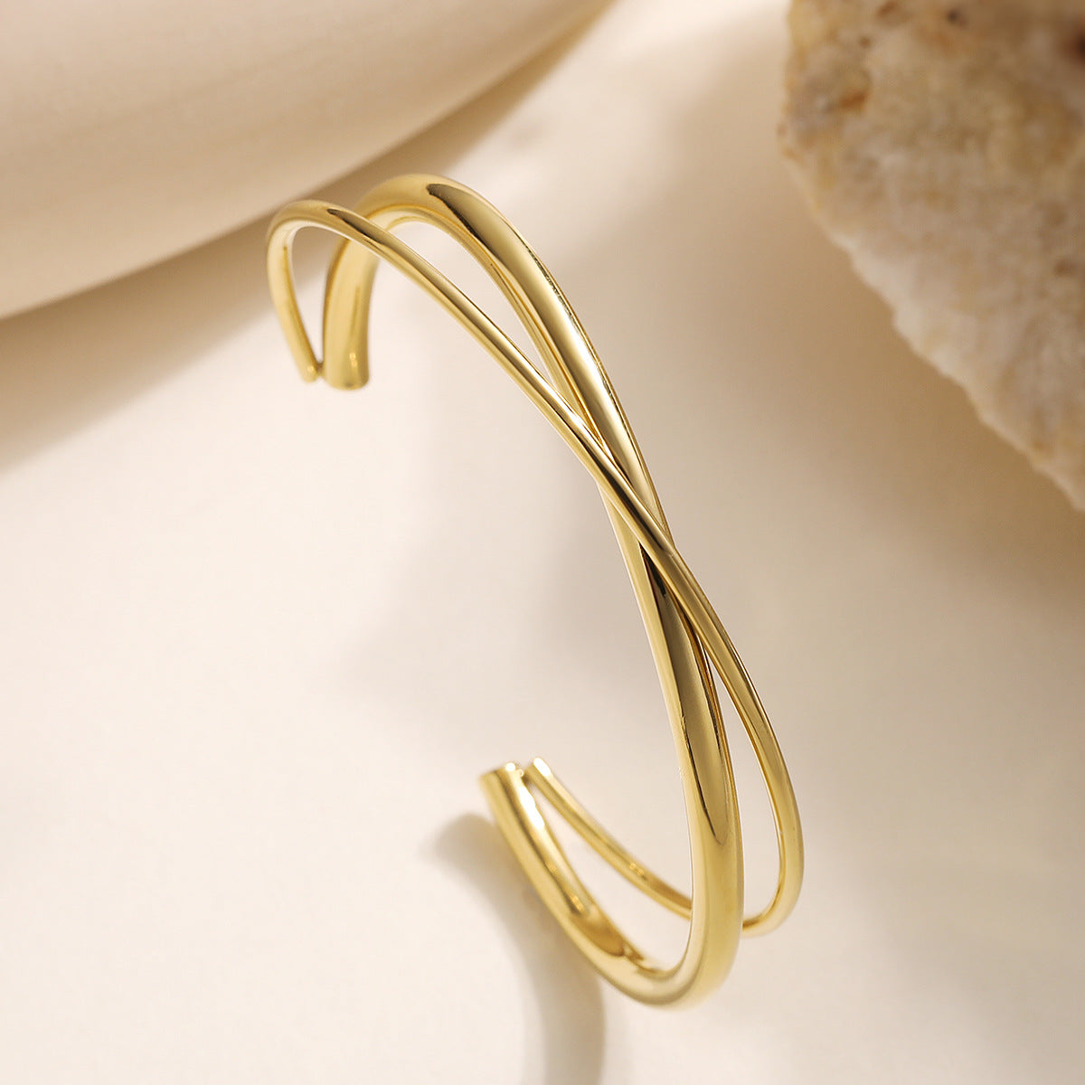 Élan Slim Cross Bracelet