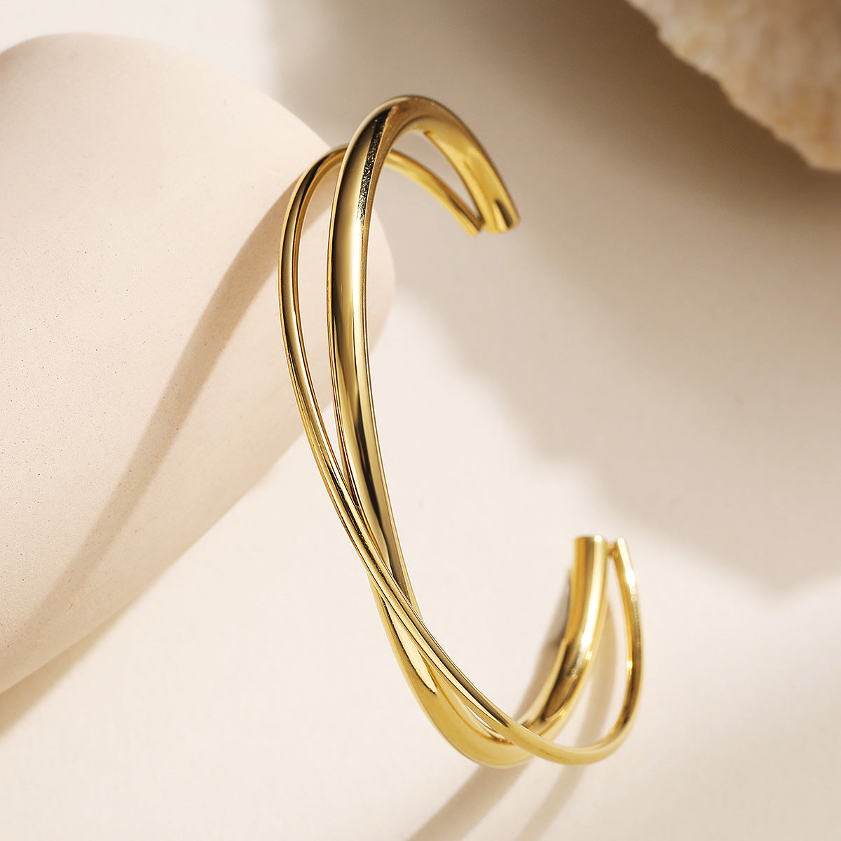 Élan Slim Cross Bracelet