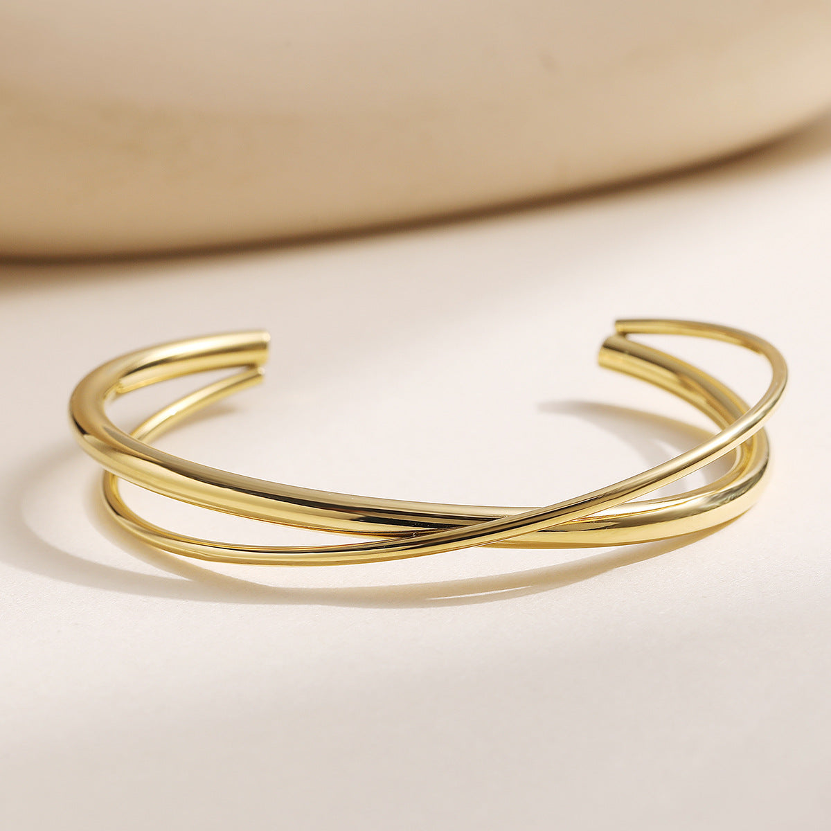 Élan Slim Cross Bracelet
