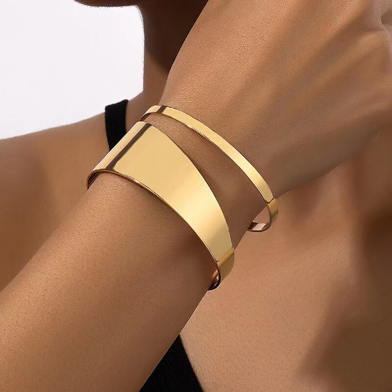 Lune Gold Bracelet