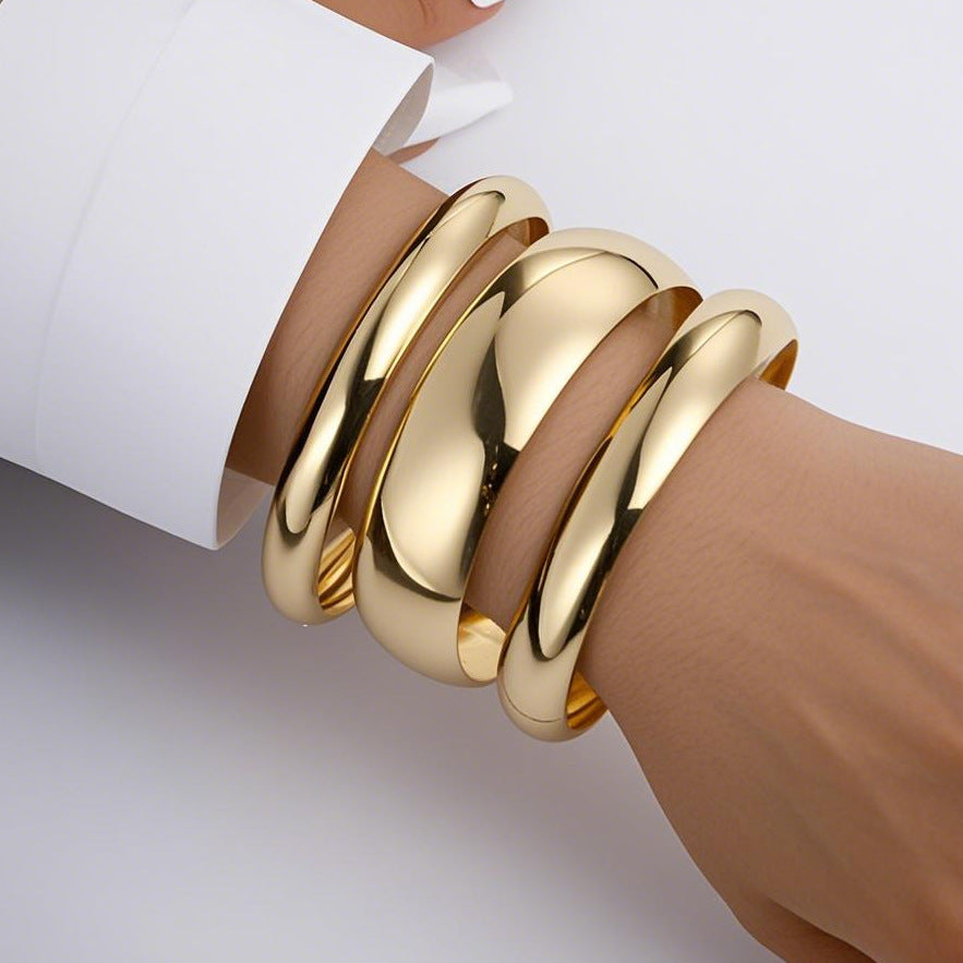 Lune Simple Gold Bracelet