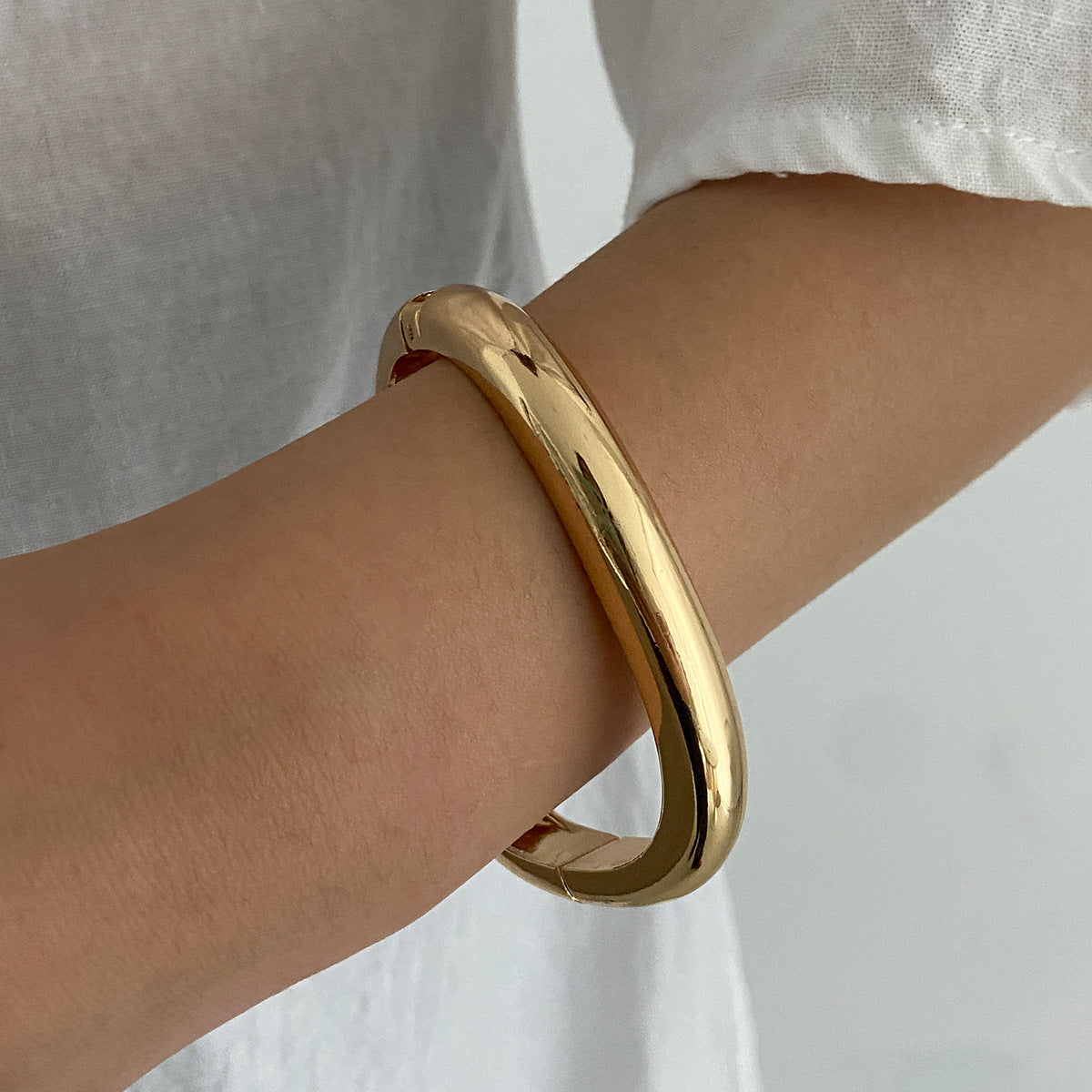 Lune Acrylic Chunky Bangle
