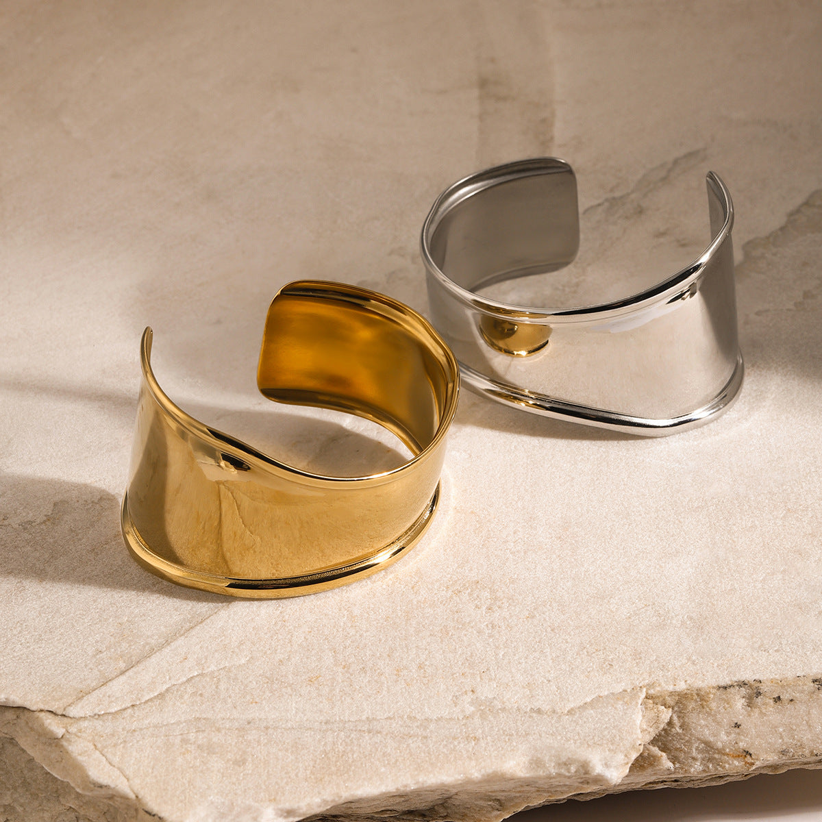 Lune Open Cuff