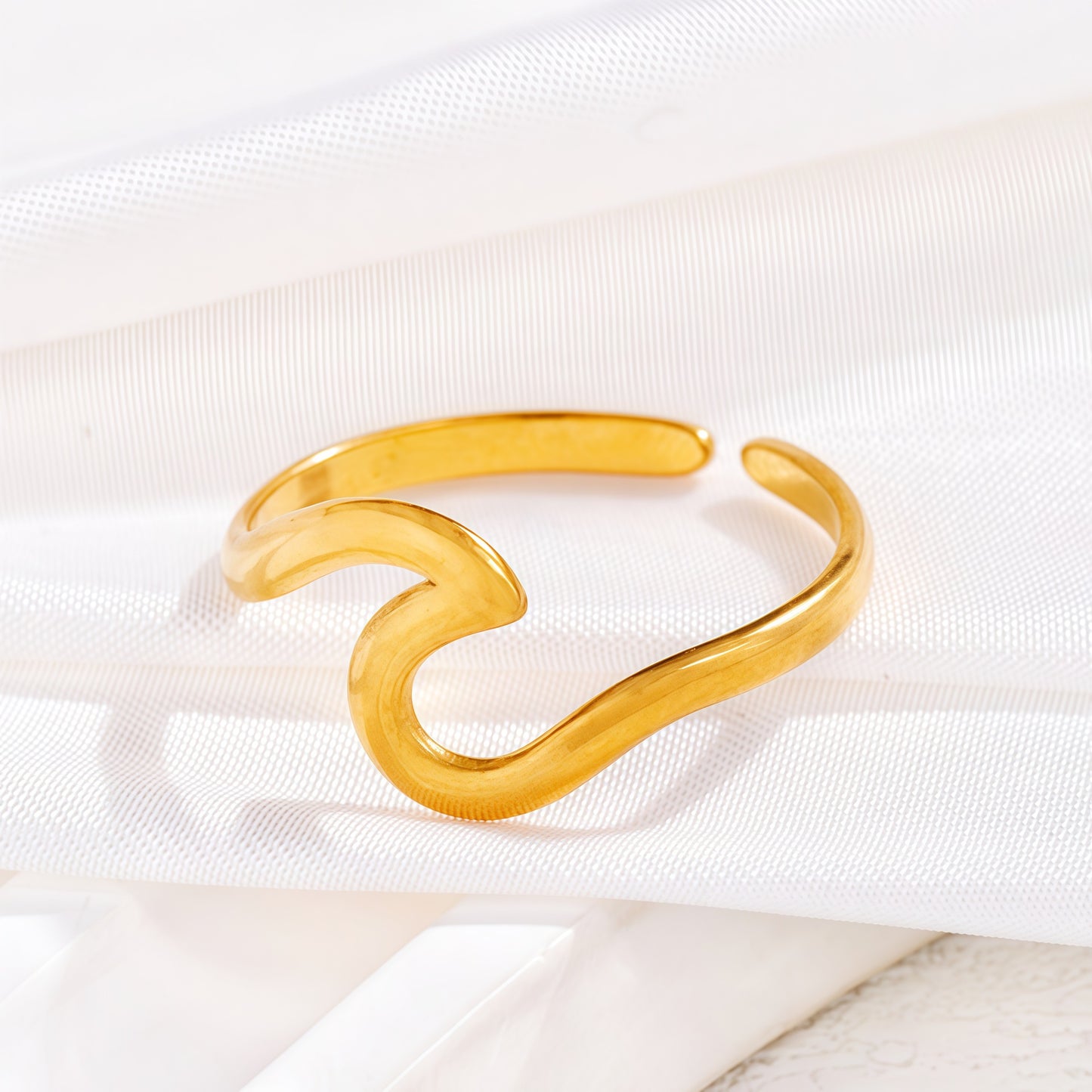 Lune Wave Ring